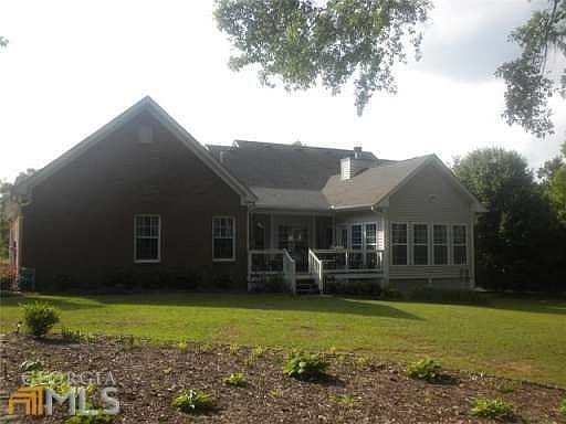2nd image of 930 Catalpa Ln