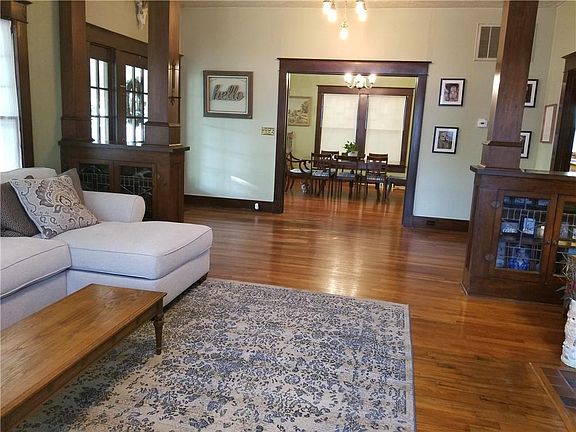 4th image of 803 Avenue E