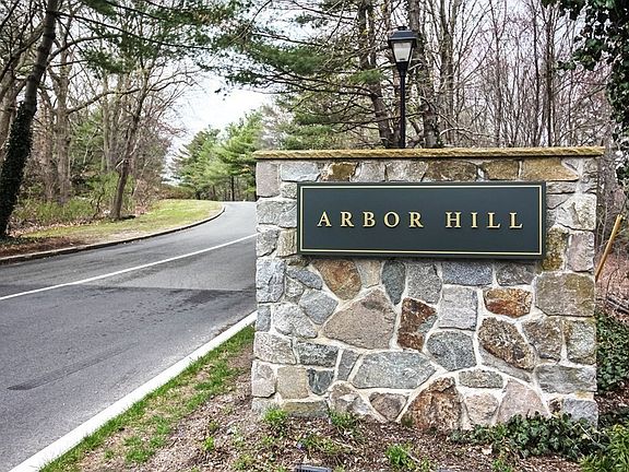 3rd image of 204 Tall Oaks Dr Unit I