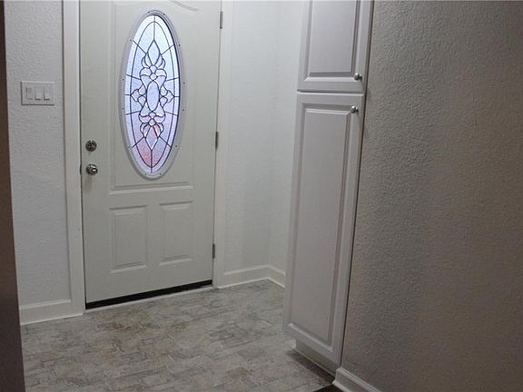3rd image of 409 Chandler Dr