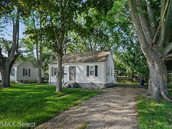 2nd image of 3155 Leith St