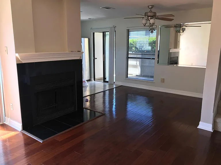 833 W Harwood Rd #F — Photo 14