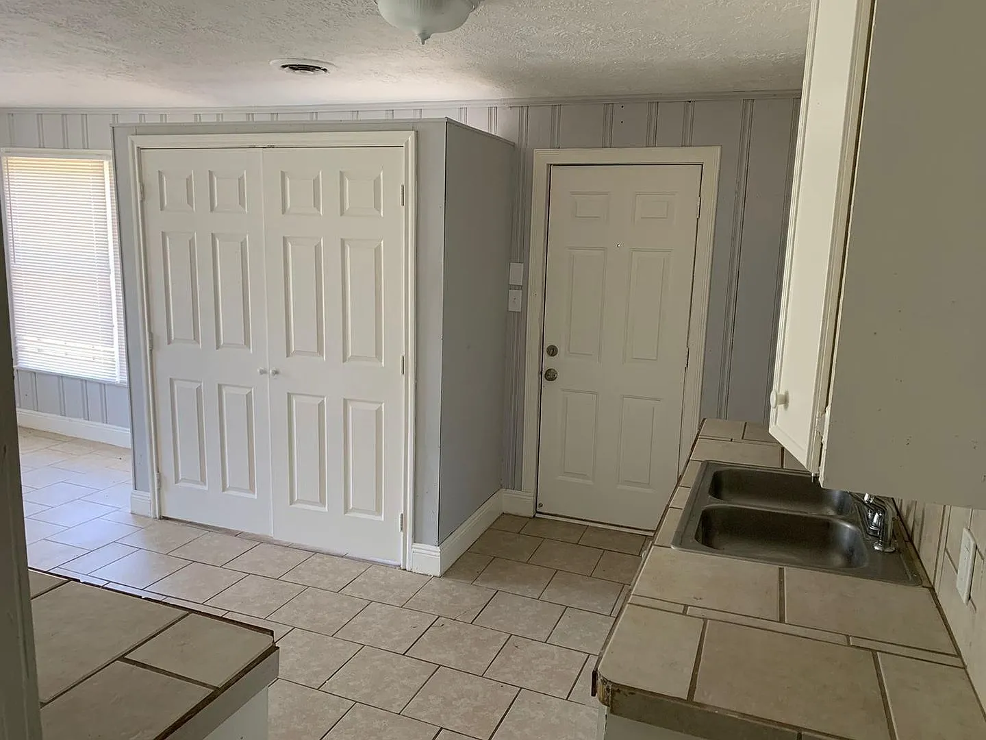 1875 Trinidad St - 4 Bedroom House — Photo 3