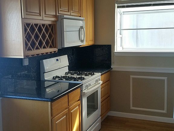 5th image of 475 Esplanade Ave APT 1
