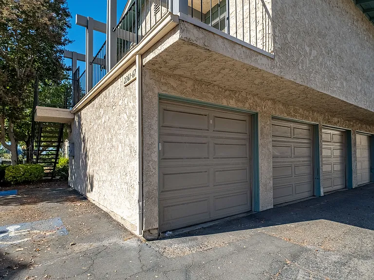 2361 Gonzaga Ln — Photo 21