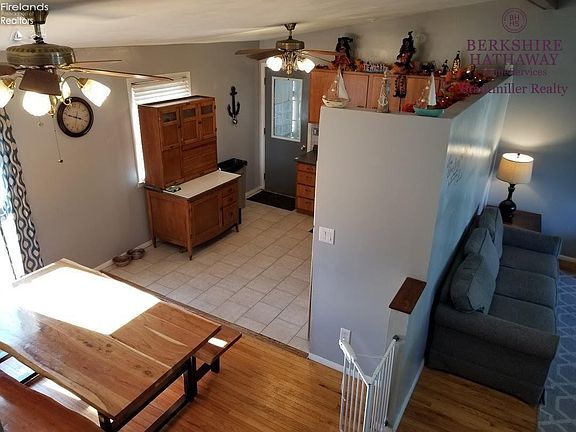 3rd image of 3911 Hoffman Dr