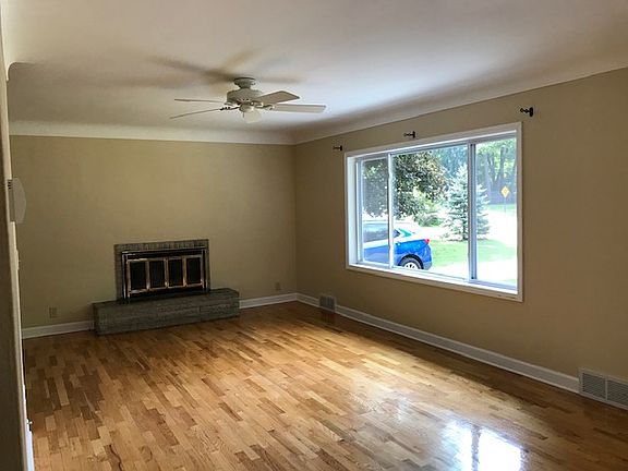 3rd image of 1800 Shady Oak Ln