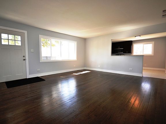 3rd image of 7058 W 96th Pl