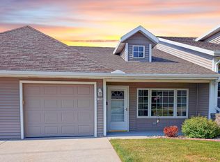 1250 Stillwater Ln, Hartford, WI 53027