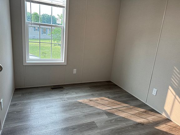 3rd image of 503 Spanish Oak Ln #503