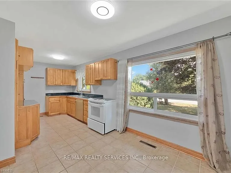 675 Inverness Ave — Photo 26