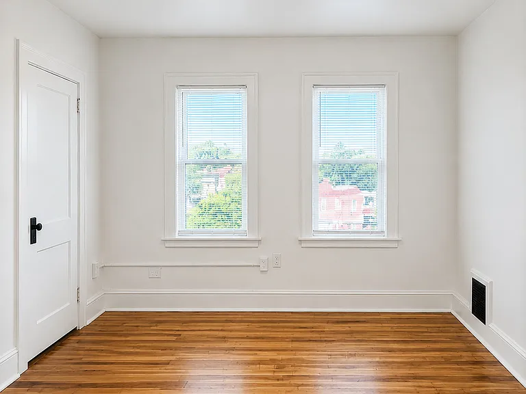 49 Henry St #3 — Photo 12