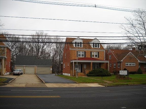 4th image of 1194 Parkway Ave