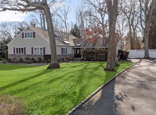 9 Hickory Hill Rd, Dix Hills, NY 11746