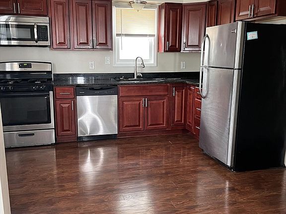 3rd image of 1635 Rosewood Ave