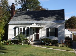 35 Pine St, Glenville, NY 12302