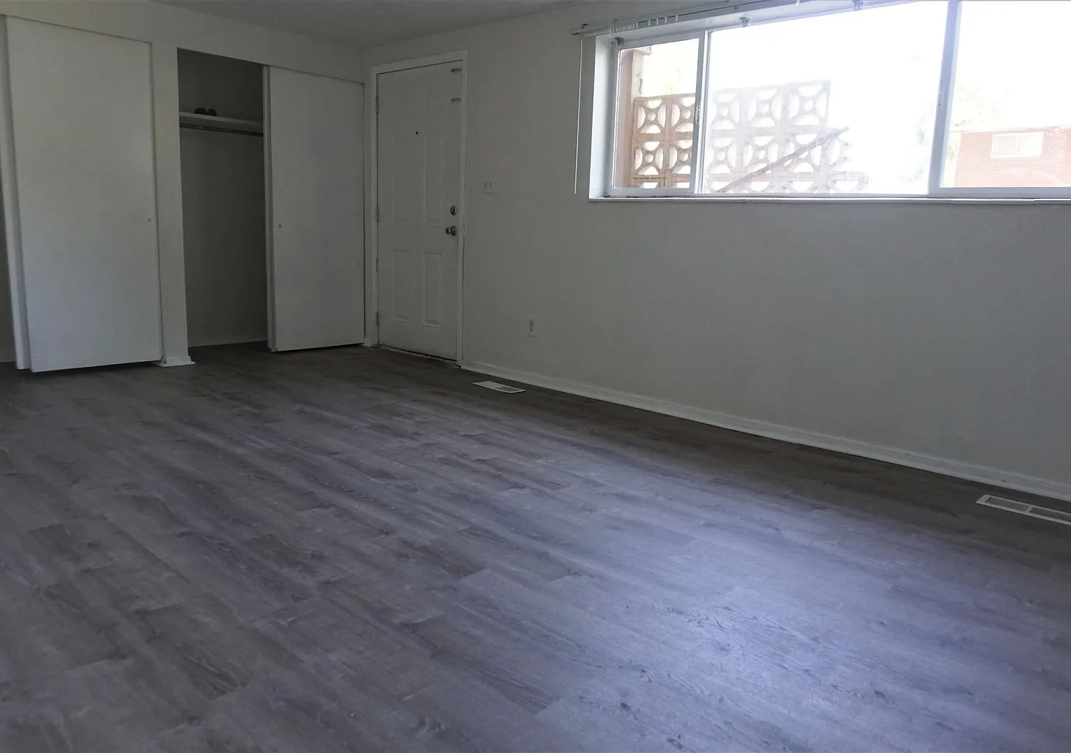 105 W 250 N 4 plex — Photo 2