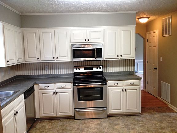 5th image of 210 Berman Dr