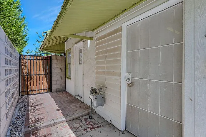 1209 E Meadowbrook Ave — Photo 23