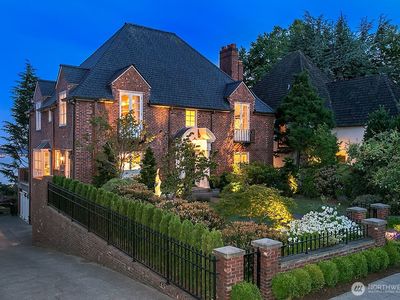 317 W Highland Drive, Seattle, WA, 98119