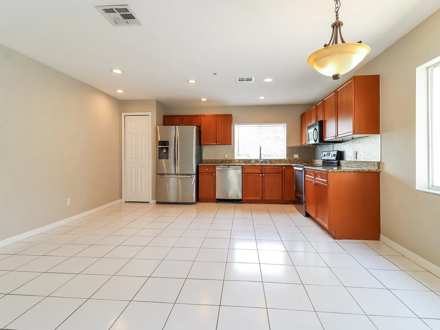635 Michigan Blvd — Photo 2