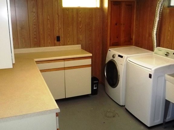 Lower level laundry