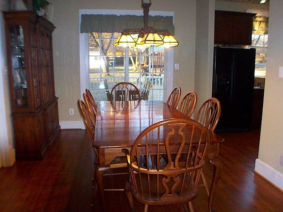 Dining room with sliders to screened porch
