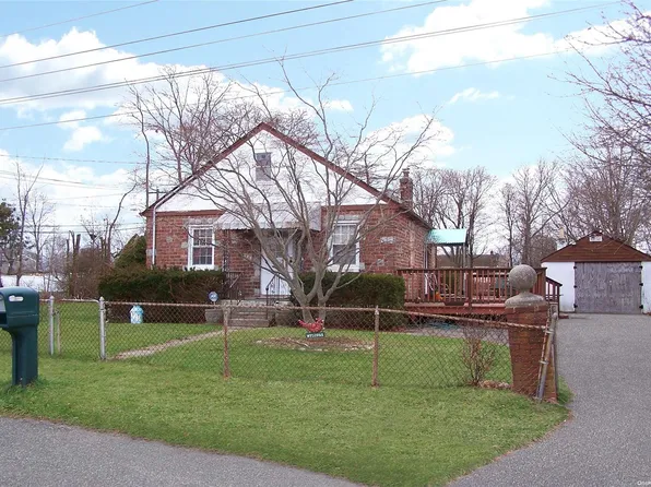 120 Pinewood Avenue, Central Islip, NY 11722