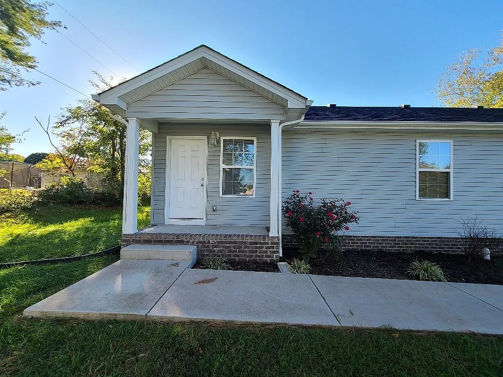 2 bed, 1.0 bath, 800 sqft, $1,350 — Photo 1