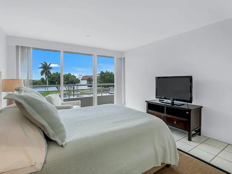 4201 N Ocean Blvd #203 — Photo 38