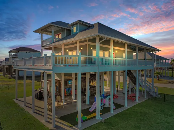 2640 Breaker Dr, Crystal Beach, TX 77650