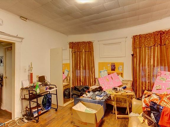 4th image of 122-124 S 12th St