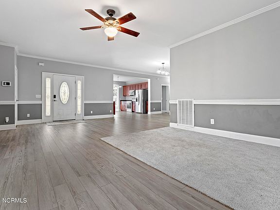 5th image of 216 Chateau Drive