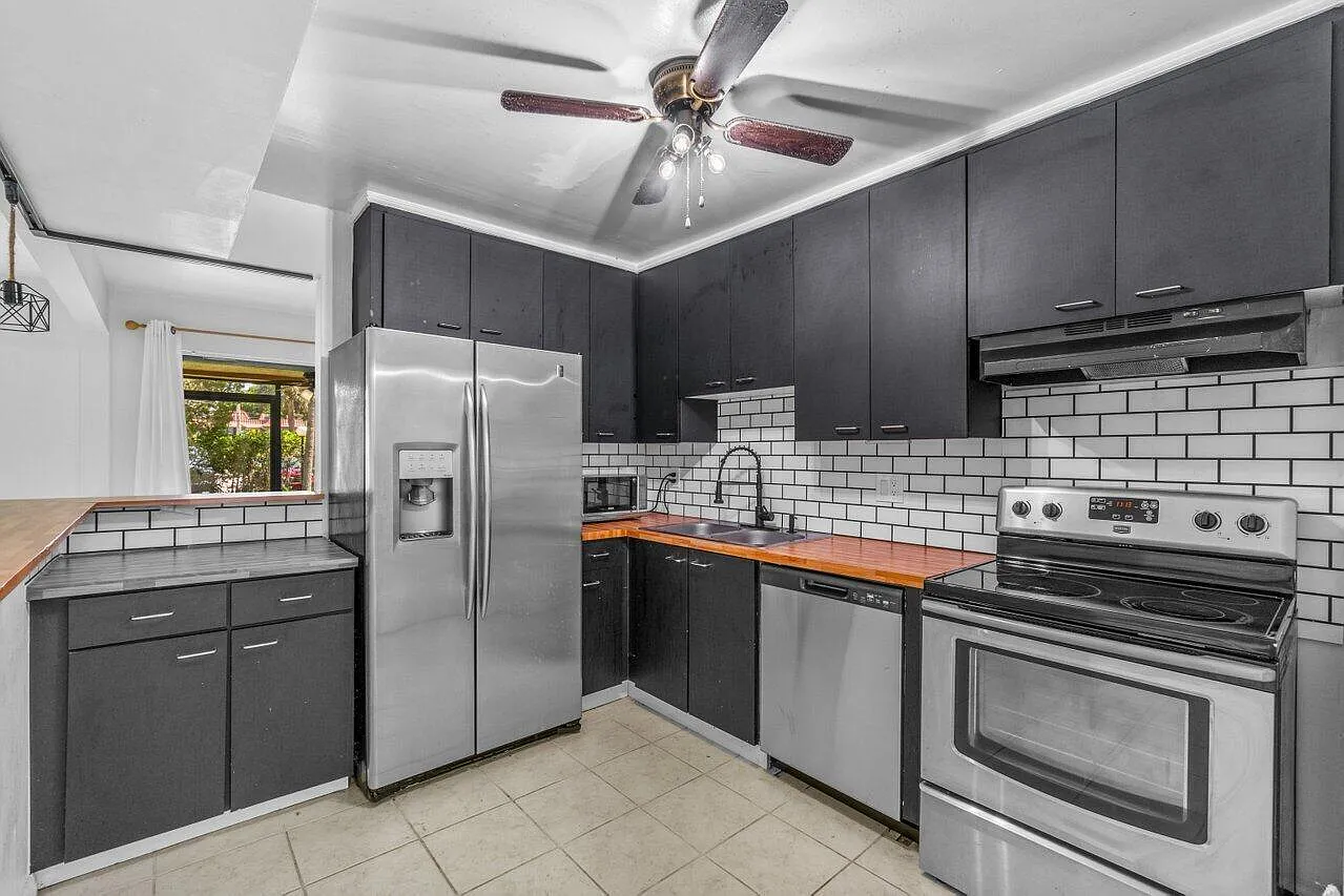 3 bed, 2.0 bath, 1268 sqft, $2,950 — Photo 1