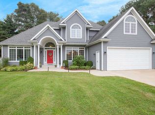 4221 Beechwood Ln, South Haven, MI 49090