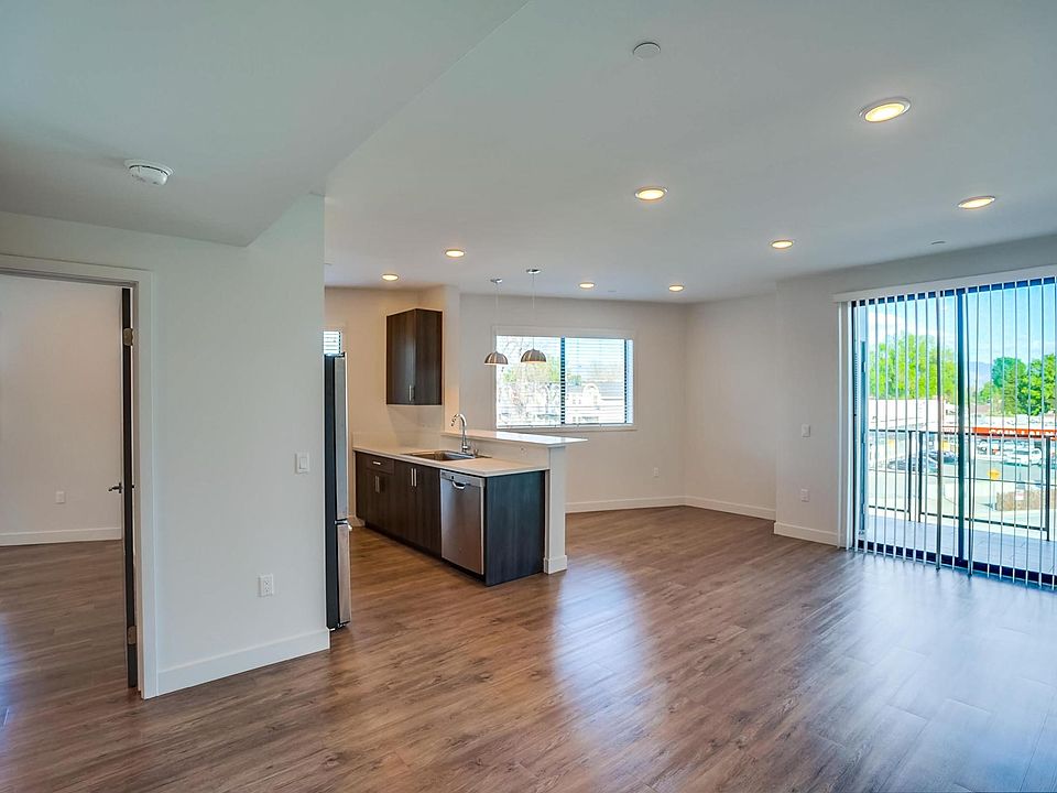 2nd image of 6015 Woodman Ave #207
