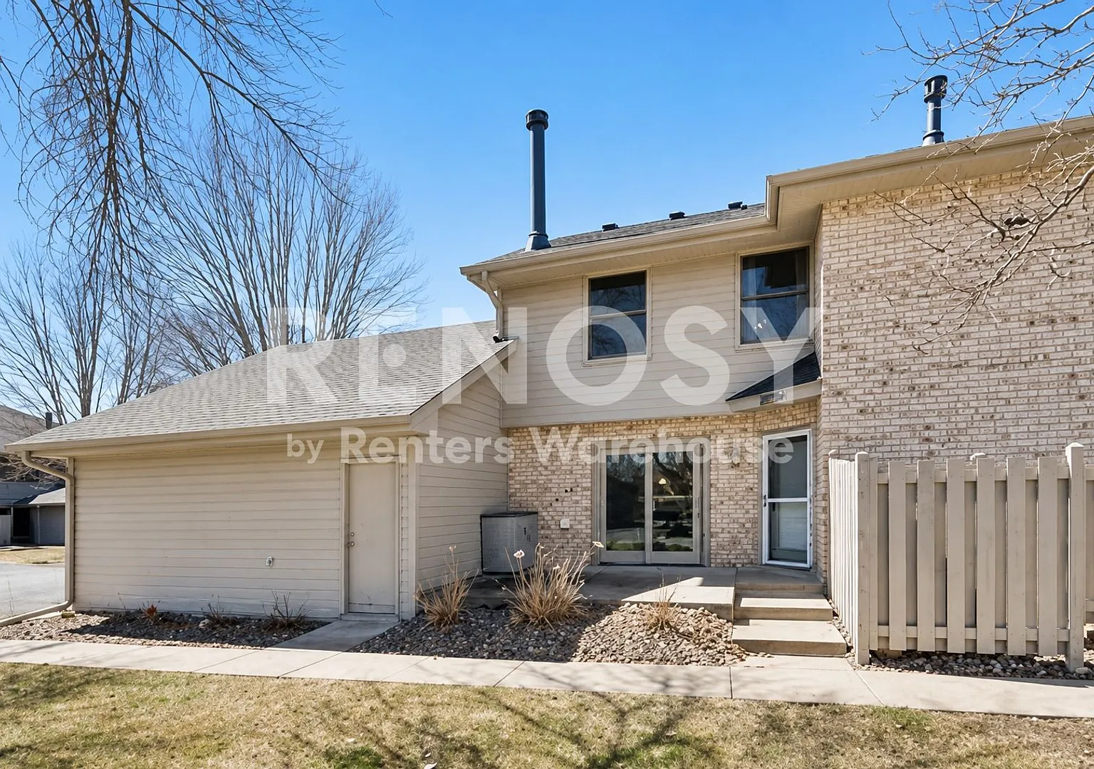 Available Now 3 Bedroom 2.5 Bath Townhouse in Minnetonka — Photo 1