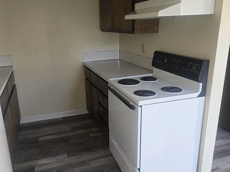 182 Molly St #6 — Photo 1