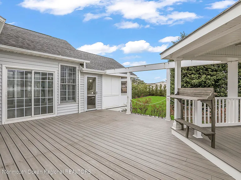 74 Seaview Ave — Photo 38