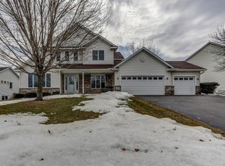 9351 Creek Ridge Ln, Savage, MN 55378