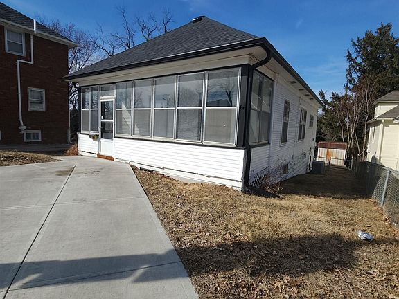 3rd image of 6333 Military Ave