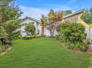 6 Elderwood Ln, Melville, NY 11747