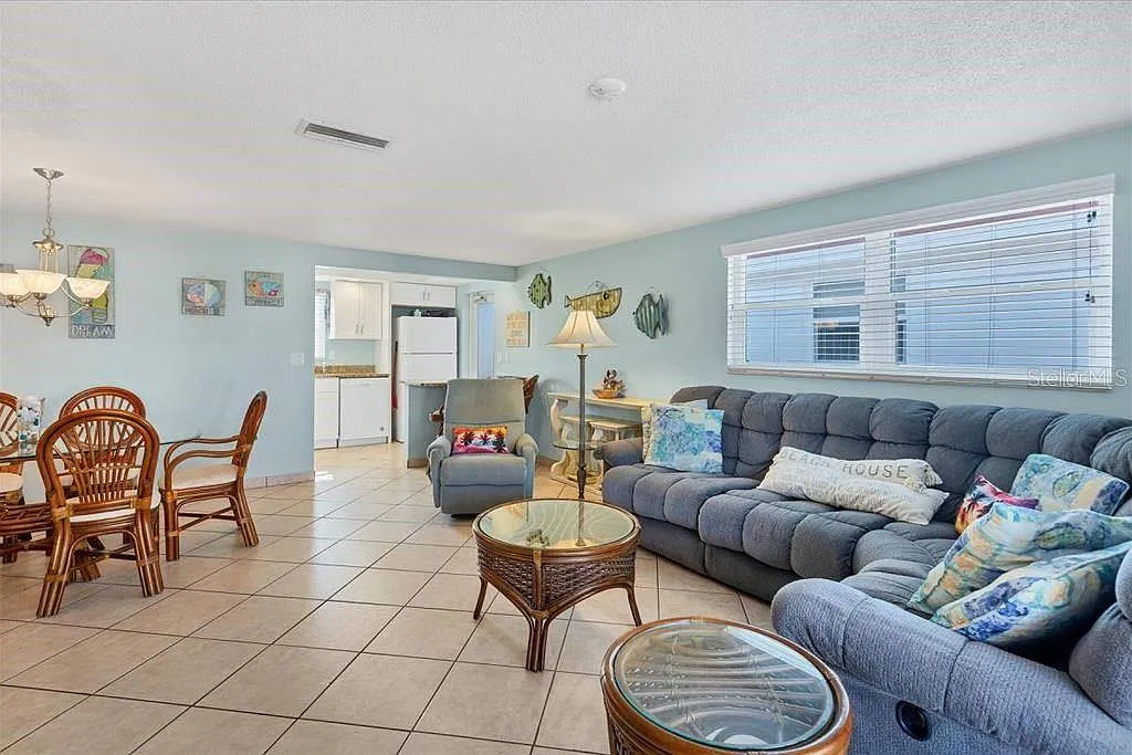2 bed, 2.0 bath, 1064 sqft, $8,970 — Photo 3