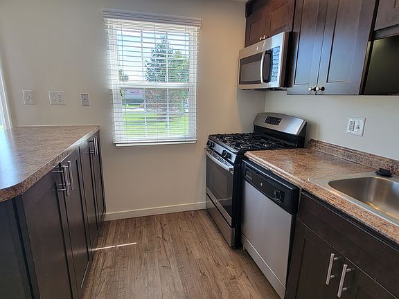 4th image of 1835 Pine Grove Ct #1835