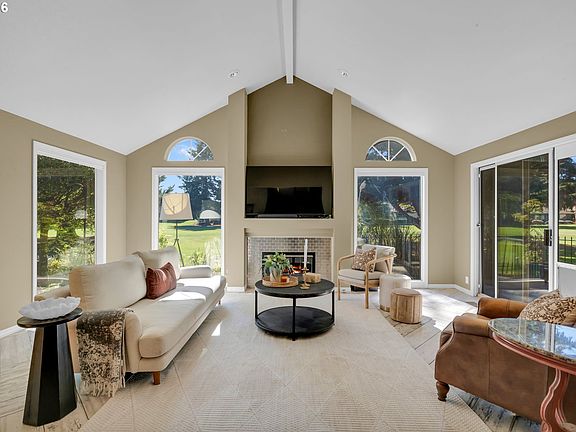 5th image of 522 Fountain Ct N