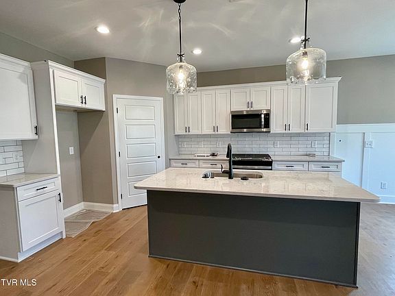 5th image of 1440 Orchard View Ln