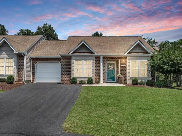 8624 S Bend Dr, Roanoke, VA 24019