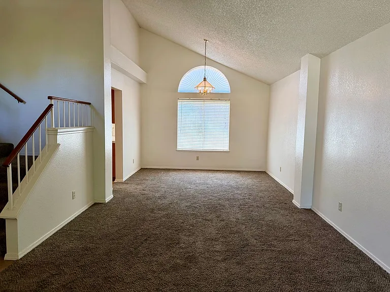 993 E Edgemont Dr — Photo 7