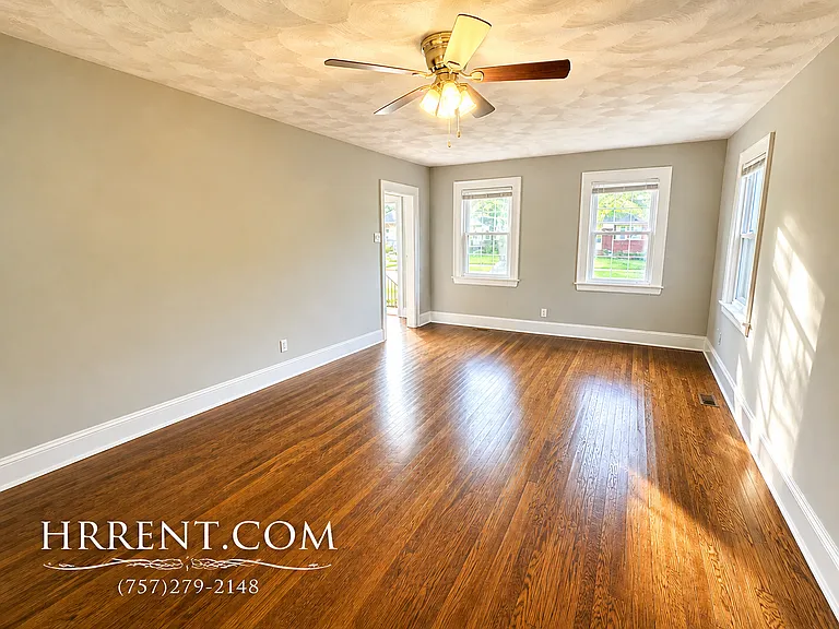 2914 Peronne Ave — Photo 2