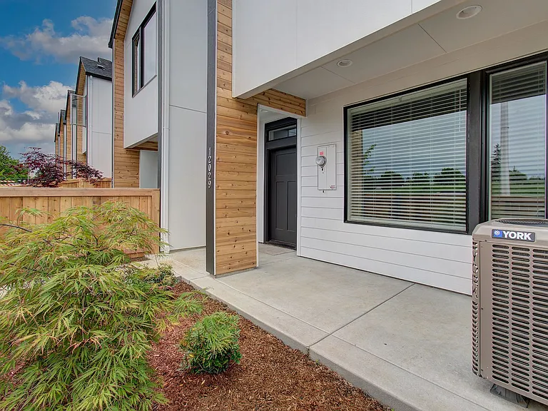 12029 SE 5th St — Photo 3